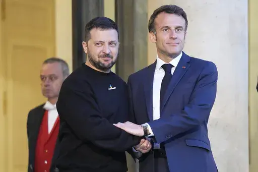 French President Emmanuel Macron, right, welcomes Ukrainian President Volodymyr Zelenskyy at the Elysee palace in Paris, May 14, 2023. French President Emmanuel will sign a bilateral security agreement with Ukrainian President Volodymyr Zelenskyy on Friday Feb.16, 2024 in Paris as part of a trip to Germany and France, the French presidency said in a statement. (AP Photo/Michel Euler, File)